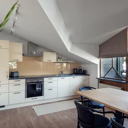 Ride & Relax Schwarz 4*